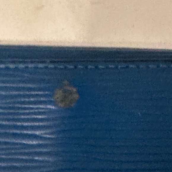 Louis Vuitton epi blue 4 key chain - Picture 7 of 9